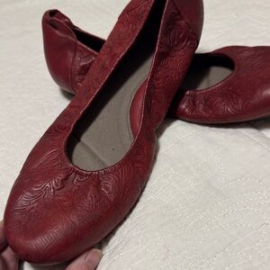 Elegant Embossed Red Women's Flats